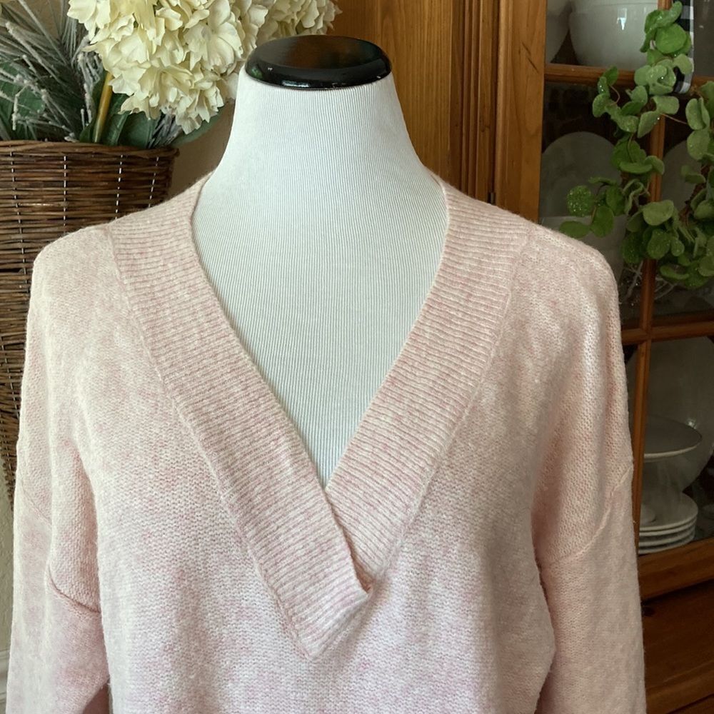 H&M Wool Blend Oversized V-Neck Pull Over Soft Pink Sweater Women’s Size Medium